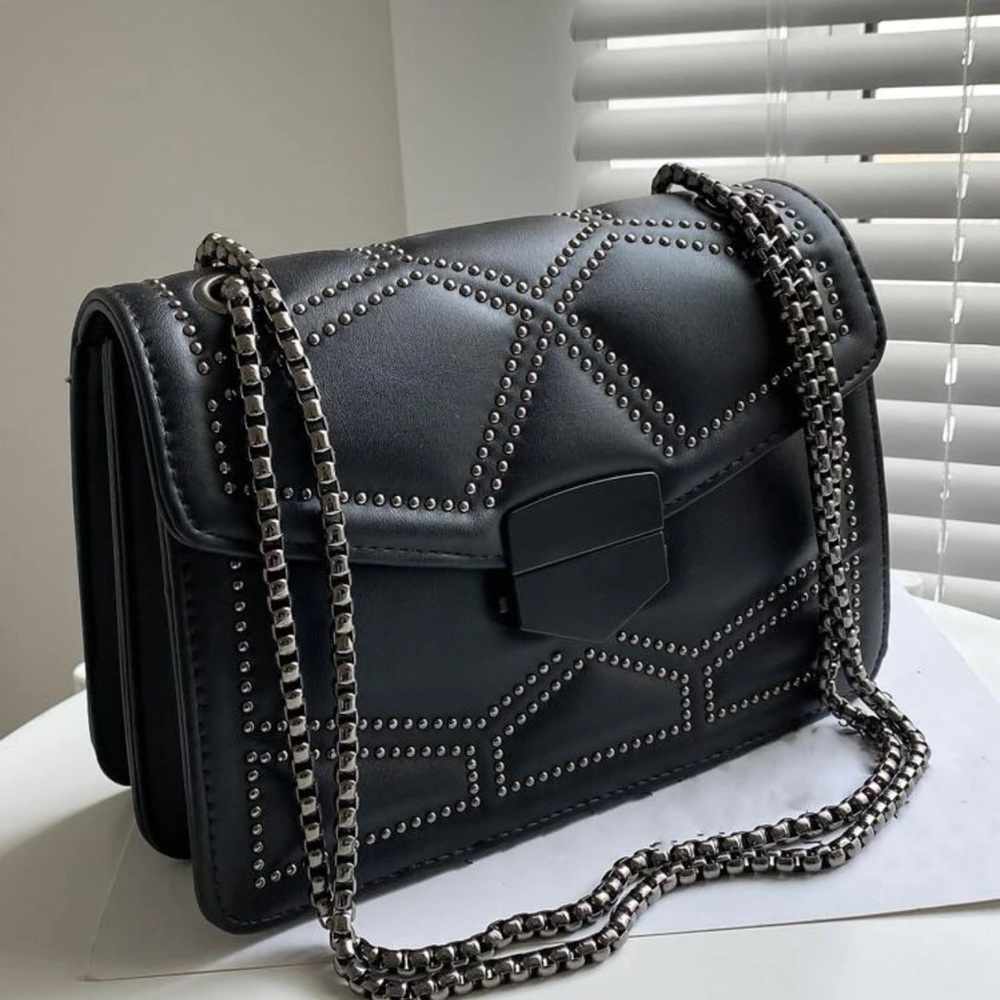 ❤️STUDDED SILVER CHAIN SHOULDER OR CROSSBODY BAG
